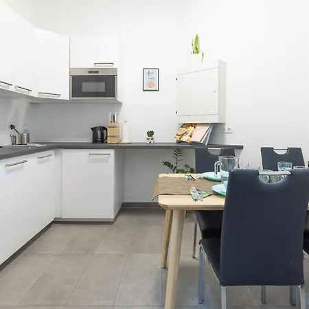 Yeshello Vienna Central Station Apartment Exterior photo
