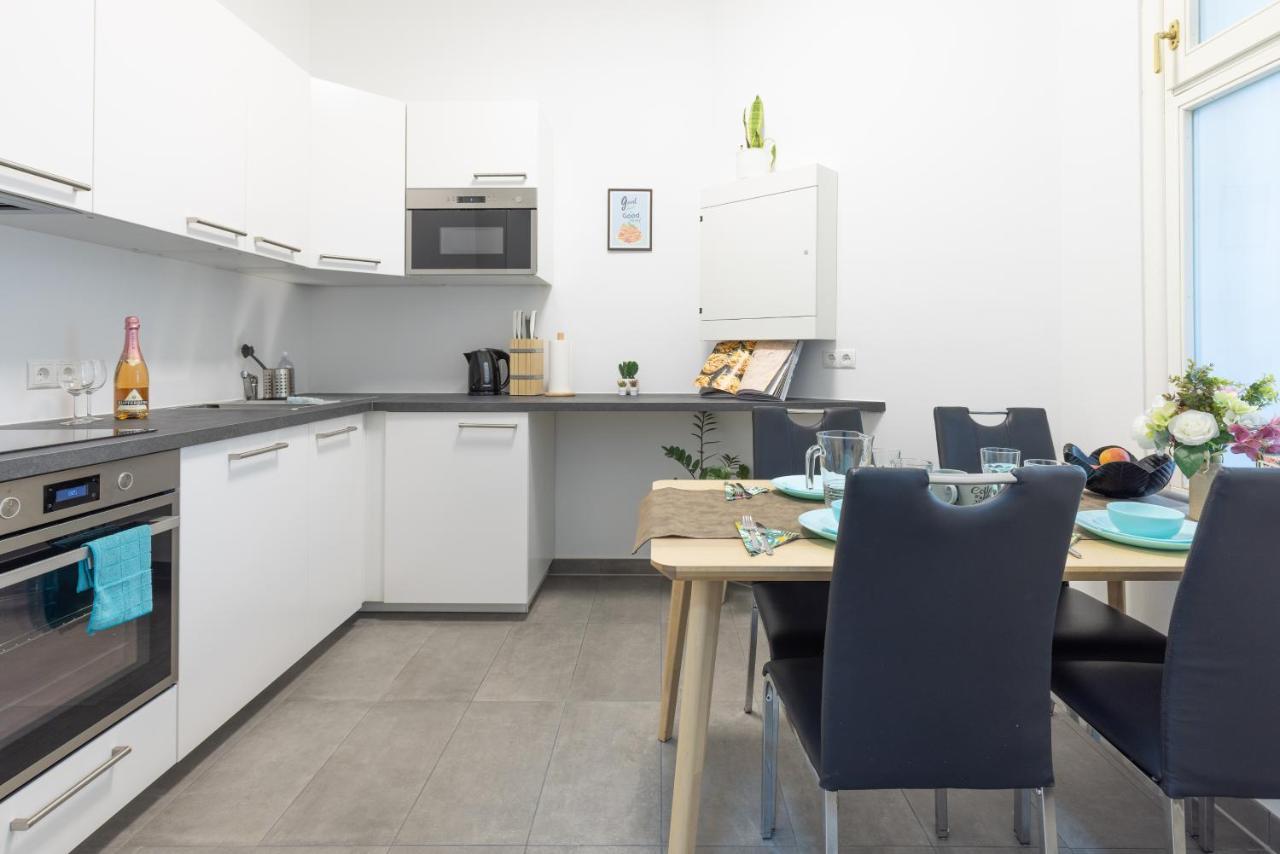 Apartament Yeshello Station